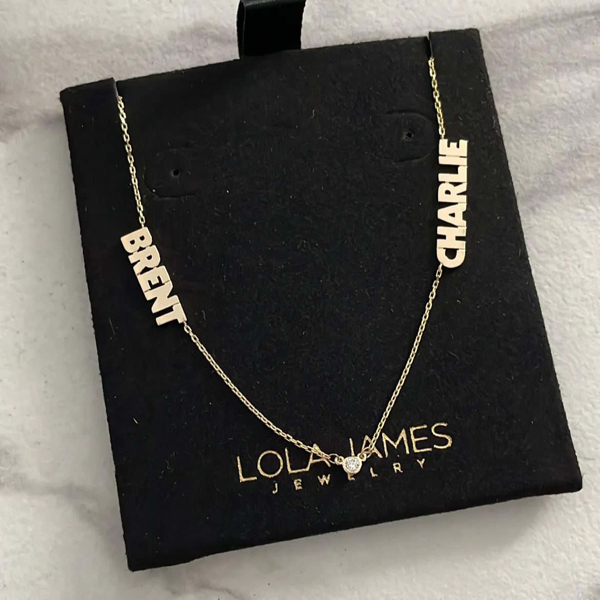 Multi Name Uppercase Font with Diamonds