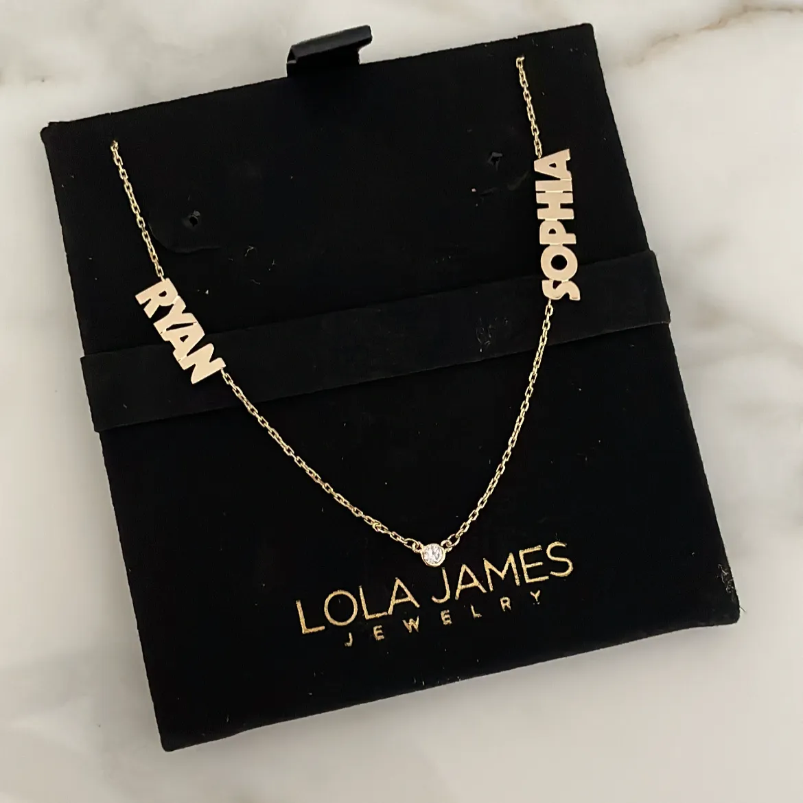 Multi Name Uppercase Font with Diamonds